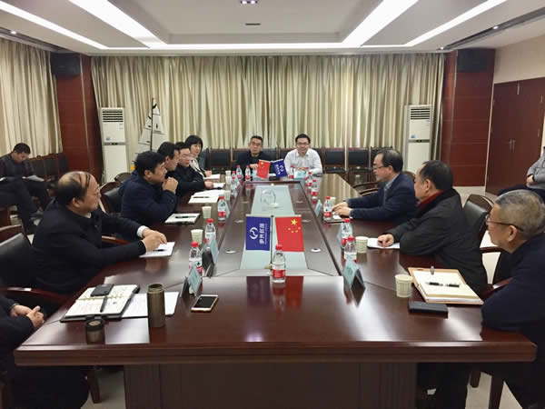 武汉市委常委、市纪委书记张曙考察J9九游会光电