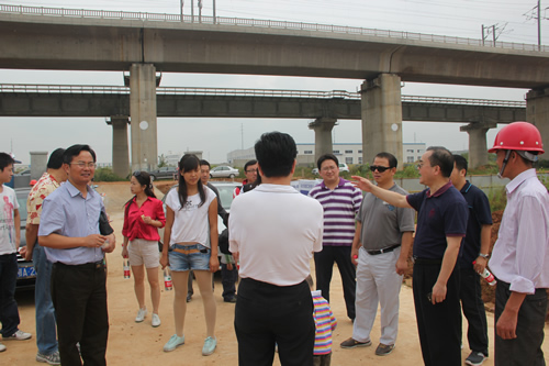 湖北欧美同学会理事参观J9九游会光电工业园工地