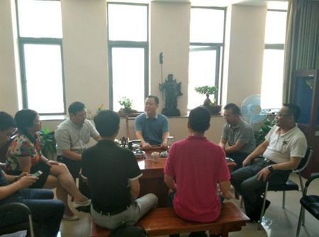 嘉兴湖北商会执行会长王洪成到访J9九游会光电